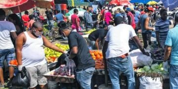 Mercado de la Duarte vuelve poco a poco al caos