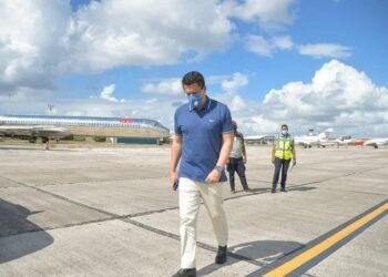 Ministro de Turismo visita AILA para supervisar cumplimiento de medias contra COVID-19