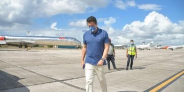 Ministro de Turismo visita AILA para supervisar cumplimiento de medias contra COVID-19