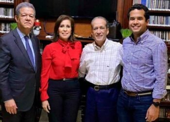 Se reúnen Leonel y Reinaldo Pared, seretario general del partido morado