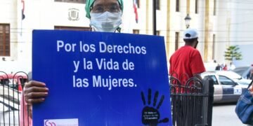 Abinader resurge debate del aborto al apoyar abiertamente las tres causales