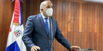 Ministro de Salud: Un 17% de personas que circulan en plazas comerciales tiene COVID-19