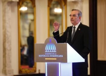 Abinader afirma trabaja para “transformar el país de una vez y para siempre”