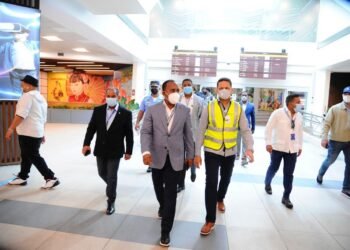 Director del Departamento Aeroportuario certifica cumplimiento protocolo en el AILA durante recorrido