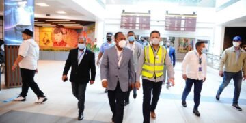 Director del Departamento Aeroportuario certifica cumplimiento protocolo en el AILA durante recorrido