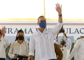 “Azua necesita ayuda del Gobierno y le vamos a dar ayuda”, afirma Abinader