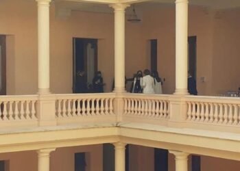 Abinader se reúne con ministros y otros funcionarios a puerta cerrada