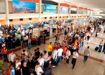 Salud Pública ordena cuarenta de 7 días a “todos los pasajeros” que vengan de Reino Unido