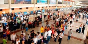 Salud Pública ordena cuarenta de 7 días a “todos los pasajeros” que vengan de Reino Unido