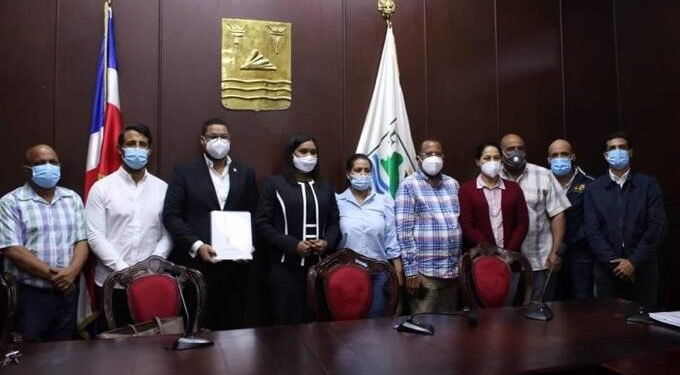 Alcalde y regidores de Puerto Plata se aumentan el sueldo un 64 por ciento