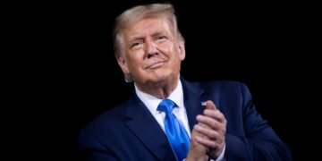 Cámara de Representantes de EEUU aprueba ampliar las ayudas por desempleo como pidió Trump