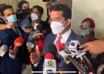 Omar Fernández pide al Gobierno detalles del plan de vacunación contra COVID-19