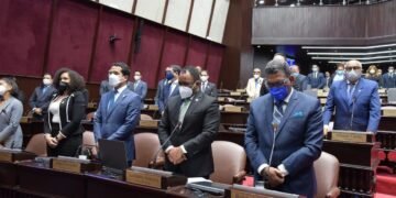 Diputados guardan minuto de silencio por muerte de Adriano Miguel Tejada y César Prieto