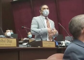 Diputados piden investigar situación legislador acusado agredir agente PN