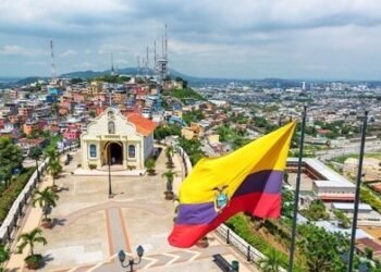 Organismos electorales de Ecuador se enfrentan antes de comicios de febrero