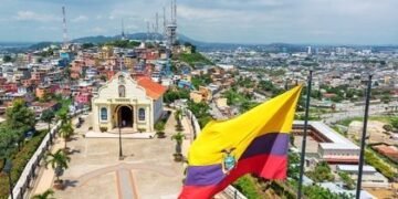 Organismos electorales de Ecuador se enfrentan antes de comicios de febrero
