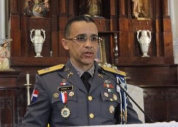 Policía persigue a dos hombres por atraco a José Monegro y su familia