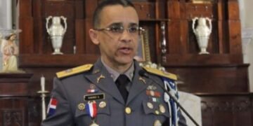 Policía persigue a dos hombres por atraco a José Monegro y su familia
