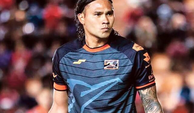 Gullit, un internacional, se uniría a los Delfines