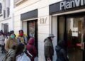 Chilenos retiran ahorros de sus pensiones por segunda vez