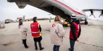 La reina Letizia hace escala técnica en República Dominicana en su ruta hacia Honduras