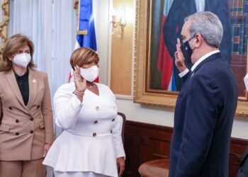 Abinader juramenta a Luz del Alba Jiménez Ramírez como nueva ministra de la Juventud