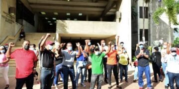 Cancelados Industria y Comercio reclaman prestaciones