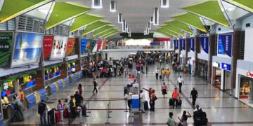 Buscan aumentar personal en áreas de chequeo del AILA para evitar aglomeraciones