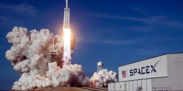 SpaceX pospone el lanzamiento de un satélite espía por fallos técnicos