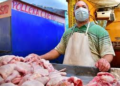 El pollo escasea y sube 11 pesos antes de Nochebuena