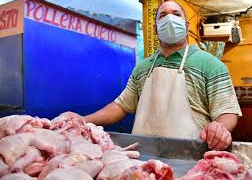 El pollo escasea y sube 11 pesos antes de Nochebuena