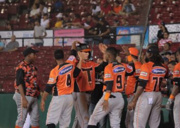Los Toros dominan una primera parte donde el pitcheo somete a los bates