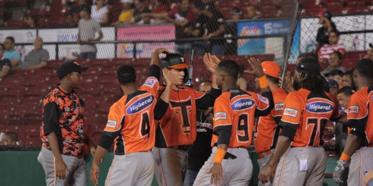 Los Toros dominan una primera parte donde el pitcheo somete a los bates