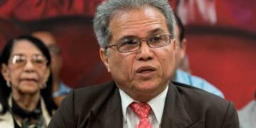 Gobierno y Colegio Médico acuerdan aumento salarial de 30% y pensiones con el 100%