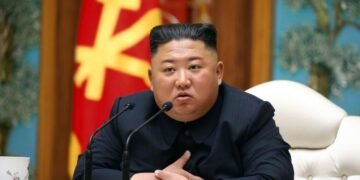Kim Jong-un pide fortalecer la autosuficiencia en el inicio del congreso norcoreano