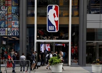 La NBA le dice a los equipos que las reglas sobre el uso de máscaras serán más estrictas