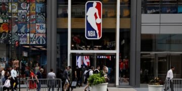 La NBA le dice a los equipos que las reglas sobre el uso de máscaras serán más estrictas