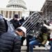 Cuatro muertos y medio centenar de detenidos durante asalto al Capitolio de EE. UU.