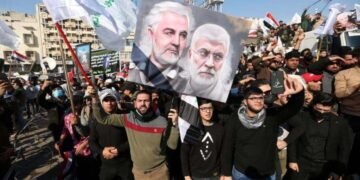 Miles de iraquíes recuerdan a Soleimani exigiendo la salida de tropas de EEUU