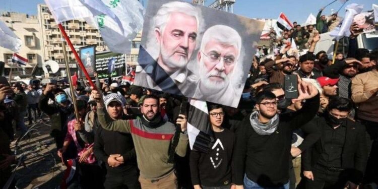 Miles de iraquíes recuerdan a Soleimani exigiendo la salida de tropas de EEUU