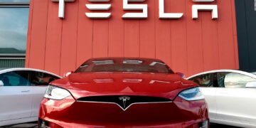 Tesla anuncia que produjo más de medio millón de vehículos en 2020