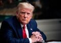 Twitter bloquea cuenta de Trump y le amenaza con suspensión permanente por incitar a violencia