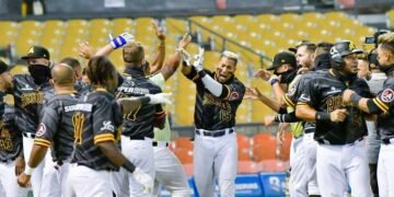 Otero y Peña dan primer triunfo de la serie a las Águilas ante los Gigantes