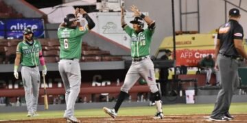 Jeremy Peña remolca 2 con un H-4 en la victoria de las Estrellas que siguen con vida