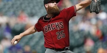 Filis refuerza el bullpen con la firma de Bradley