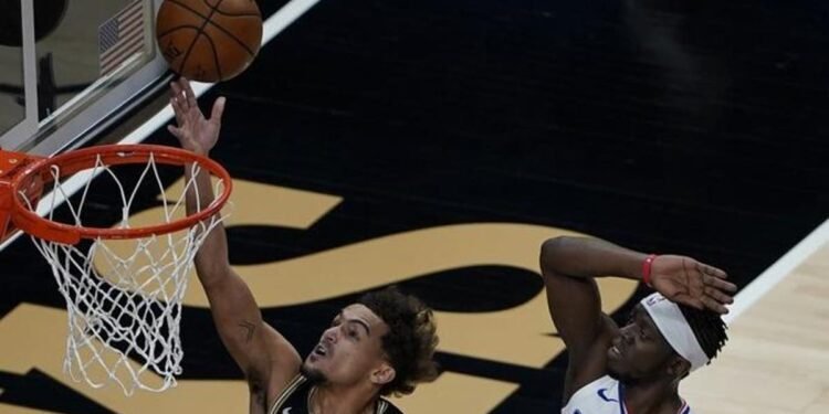 Trae Young anota 38 y Hawks vencieron 108-99 a Clippers