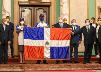 Luis Abinader pidió a las Águilas demostrar la fortaleza dominicana en la Serie del Caribe