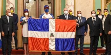 Luis Abinader pidió a las Águilas demostrar la fortaleza dominicana en la Serie del Caribe