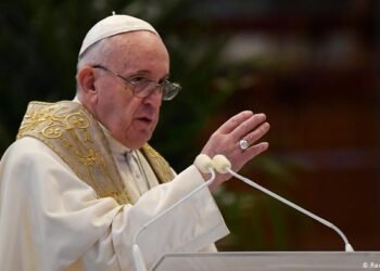 El papa Francisco fue vacunado contra el coronavirus