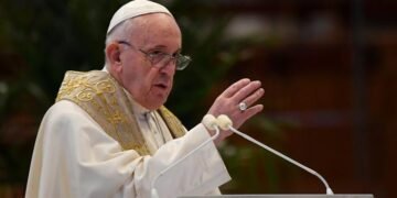 El papa Francisco fue vacunado contra el coronavirus